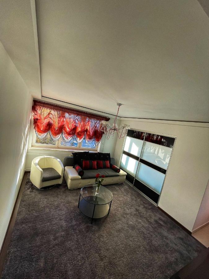 Luxury Red Apartment By Marta Radom Dış mekan fotoğraf