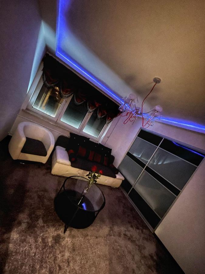 Luxury Red Apartment By Marta Radom Dış mekan fotoğraf