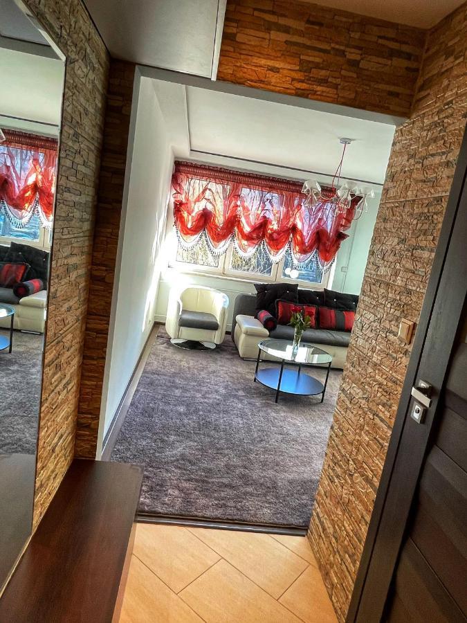 Luxury Red Apartment By Marta Radom Dış mekan fotoğraf